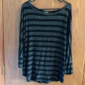 Mix by Hawthorne Striped Gray and Black Women's Top size Large